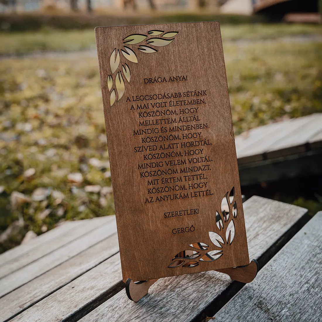 Ajándéktábla Anyáknak, Szülőköszöntő Tábla Anyaknak, Természetes fa, Gravírozott Köszöntőtábla