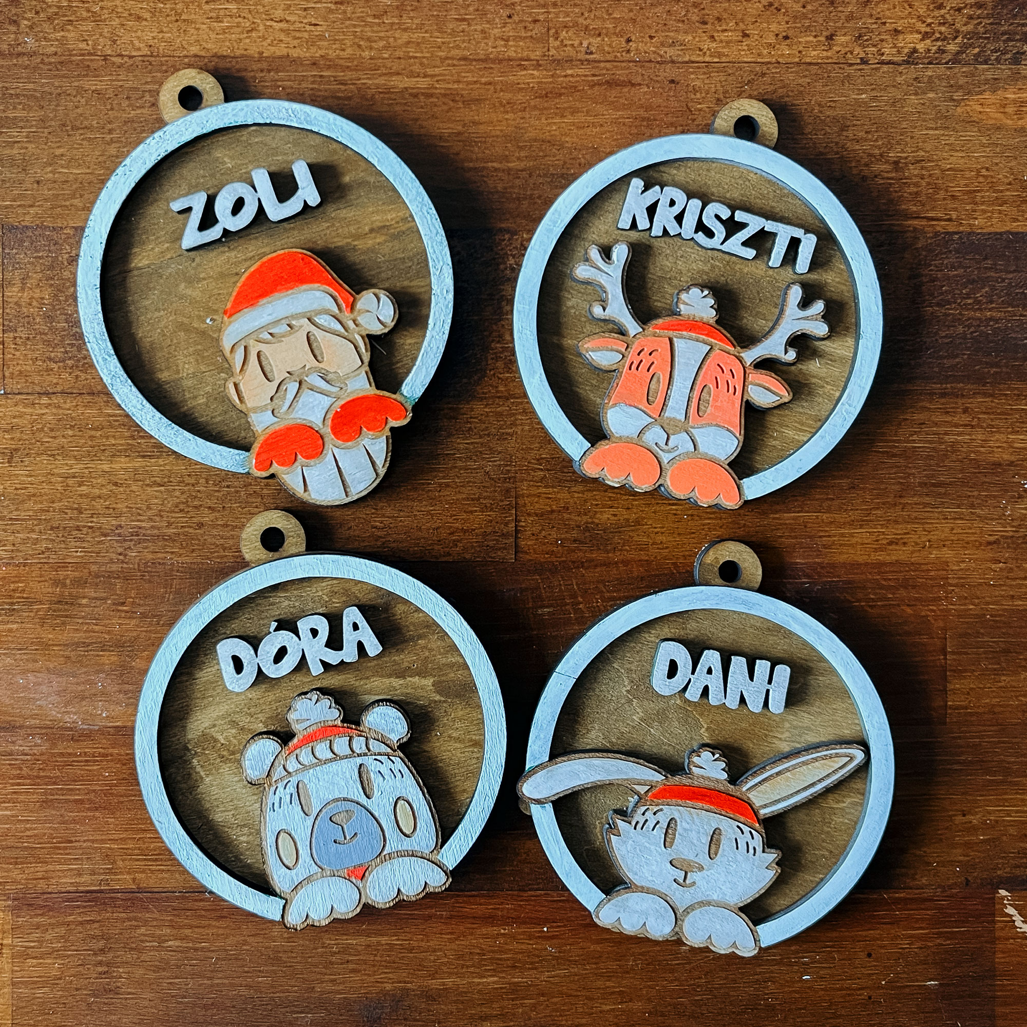 Egyedi kézzel festett karácsonyfadísz