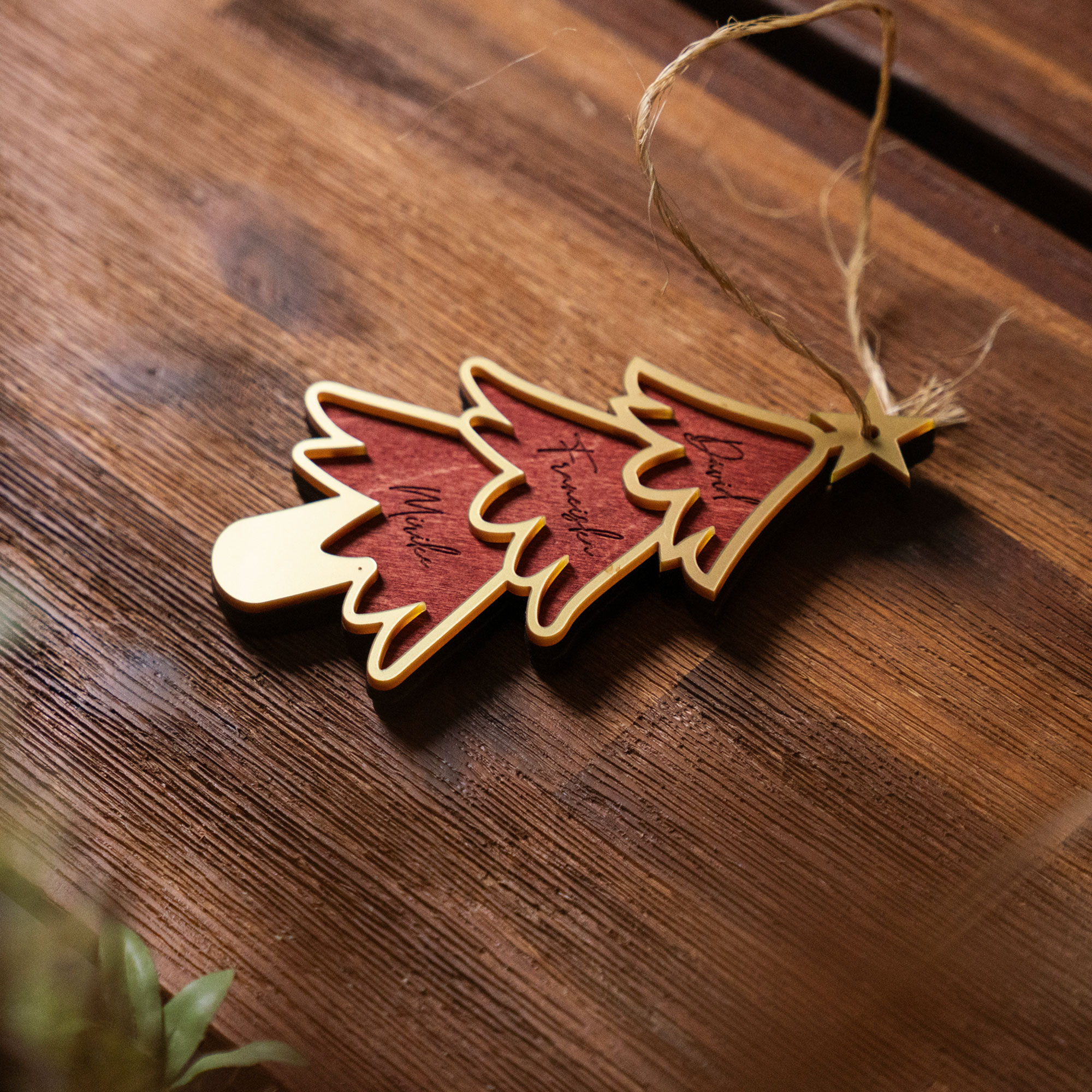 Egyedi karácsonyfadísz nevekkel