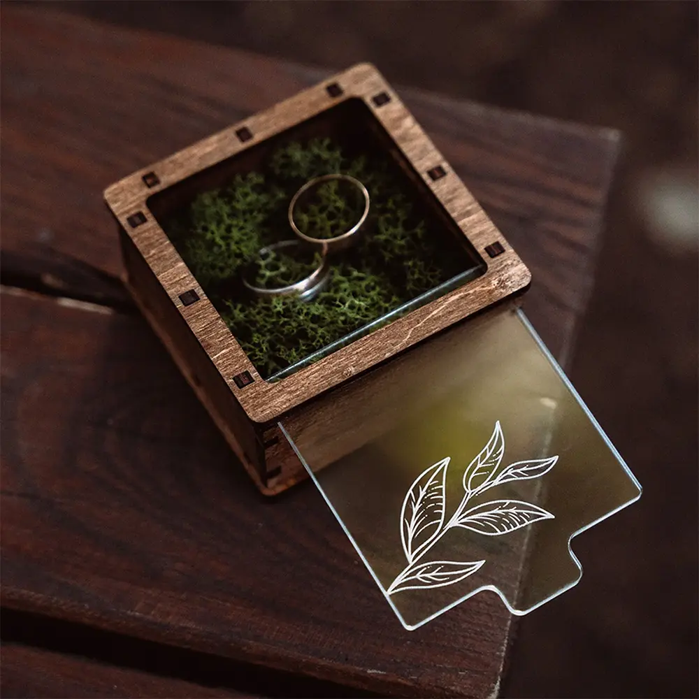 Virágmintás Gyűrűtartó egyedi felirattal