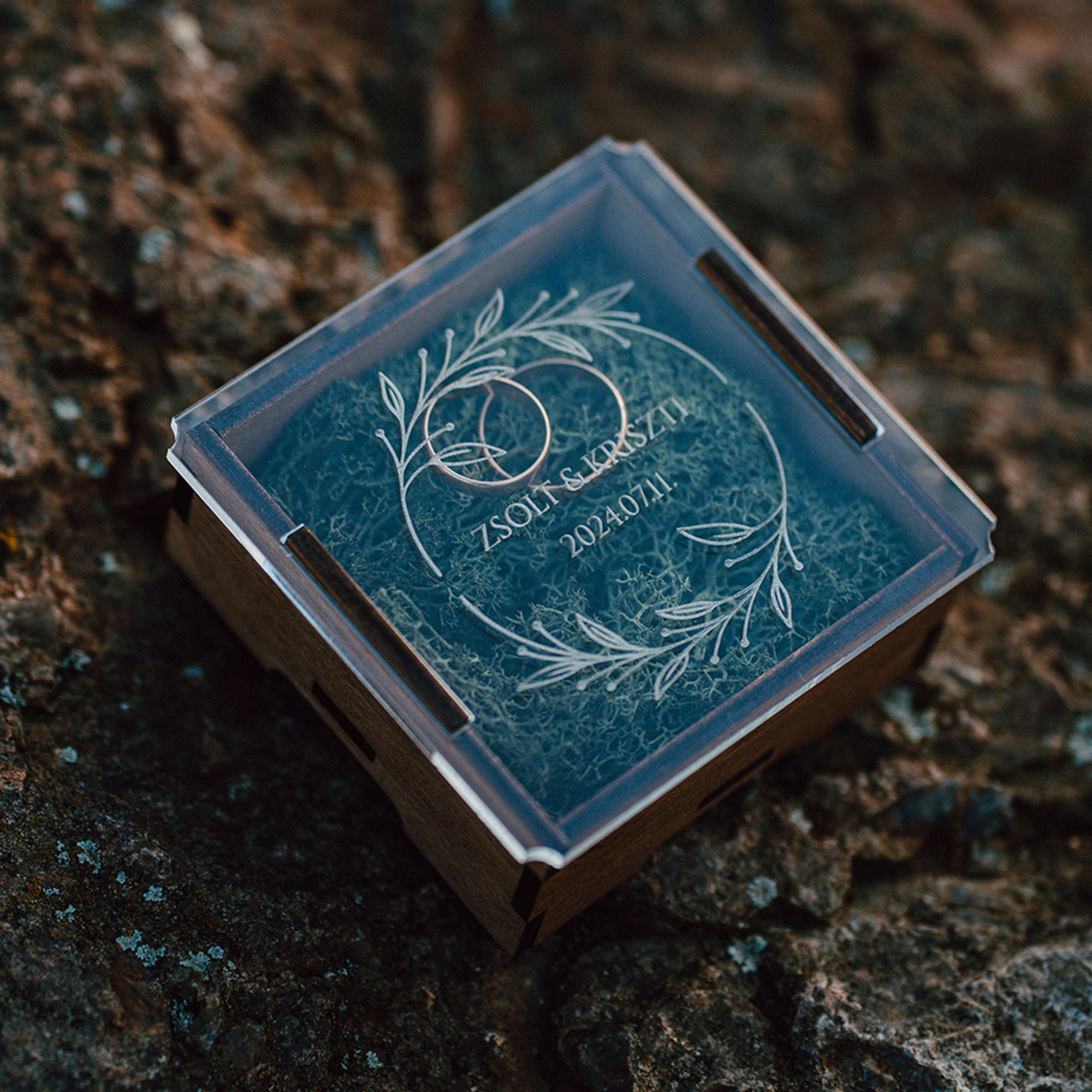 Esküvői gyűrűtartó doboz