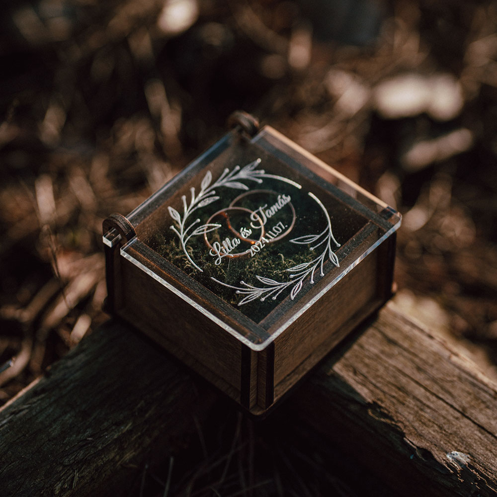 Gyűrűtartó doboz nyitható fedéllel